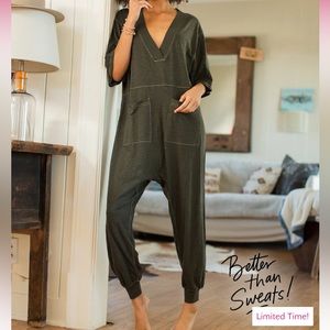Natural life Charlie V Neck Jumpsuit size XS Forrest Green